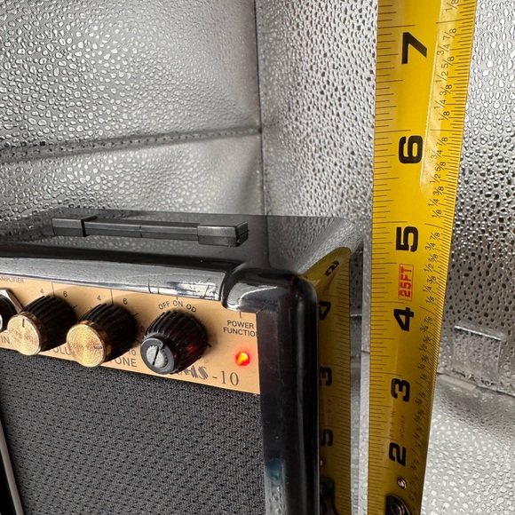 Portable Audio Amplifier - Black and Gold - Picture 11 of 11